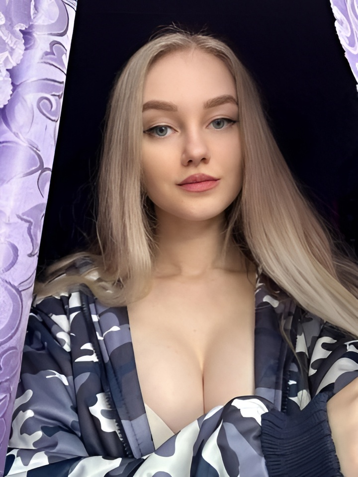 Эрика привлекальеная девушка из Корсакова цена от 3000 руб