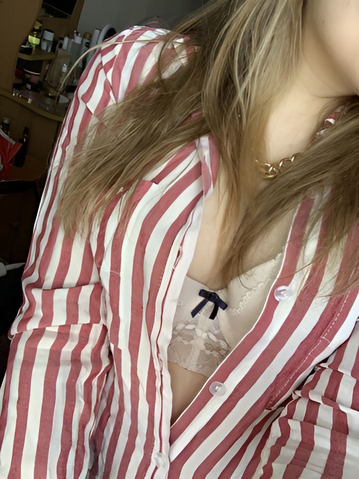 Милена привлекательная девушка из Корсакова цена от 1500 руб