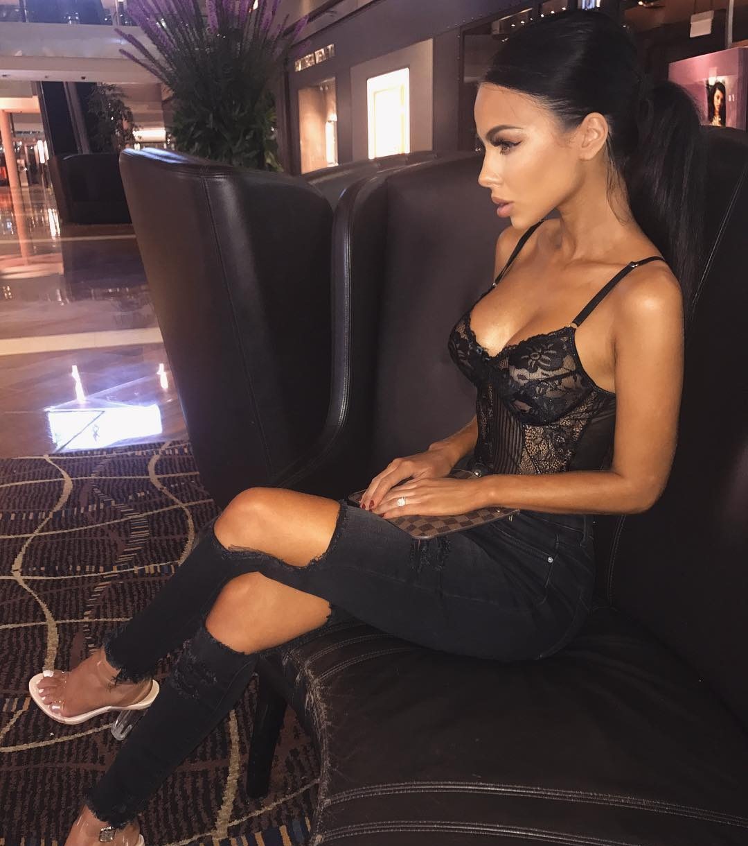 Дашута привлекальеная девушка из Корсакова цена от 3000 руб