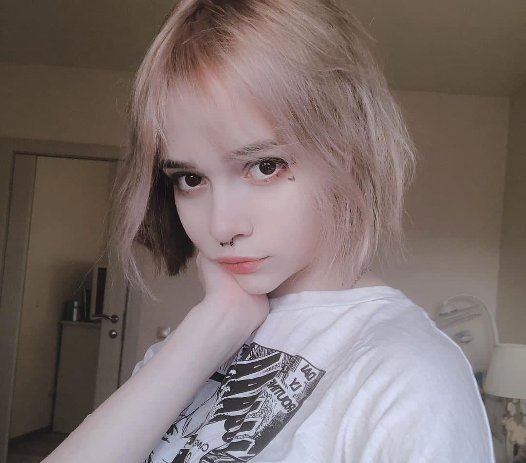 Лиза привлекальеная девушка из Корсакова цена от 3000 руб