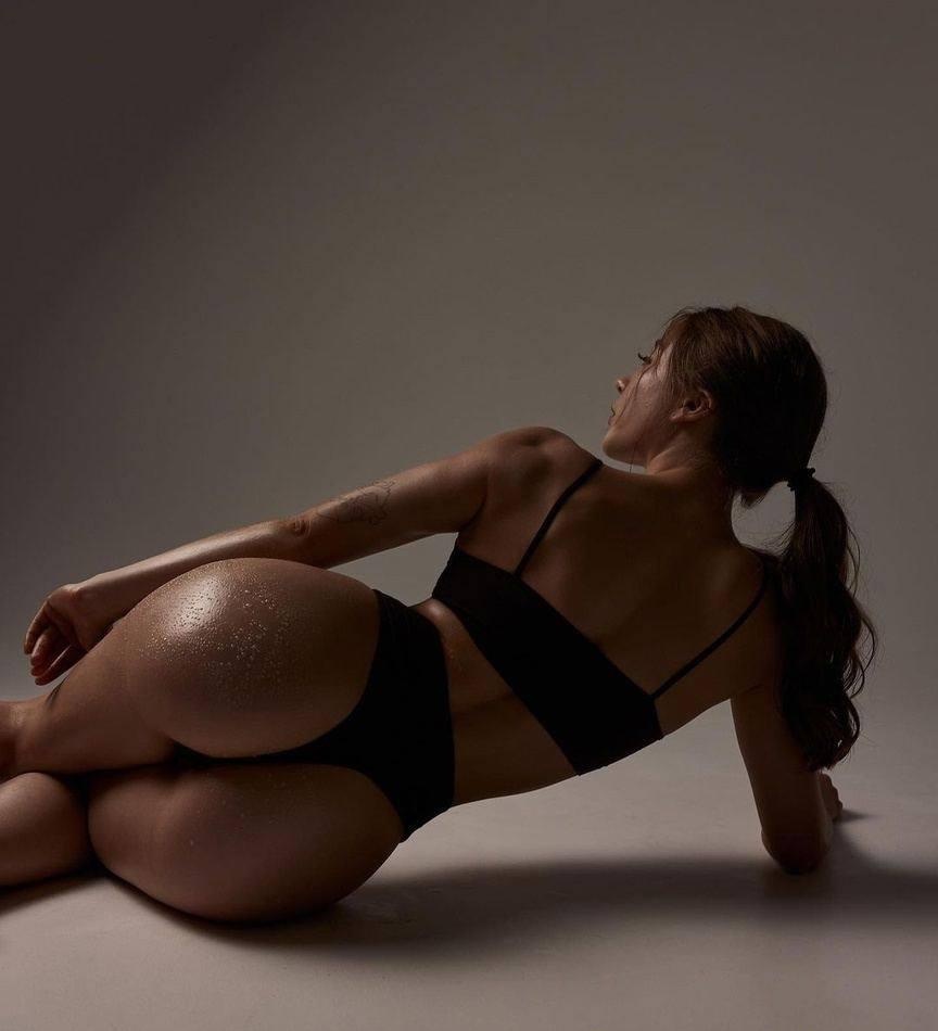 София привлекальеная девушка из Корсакова цена от 6000 руб