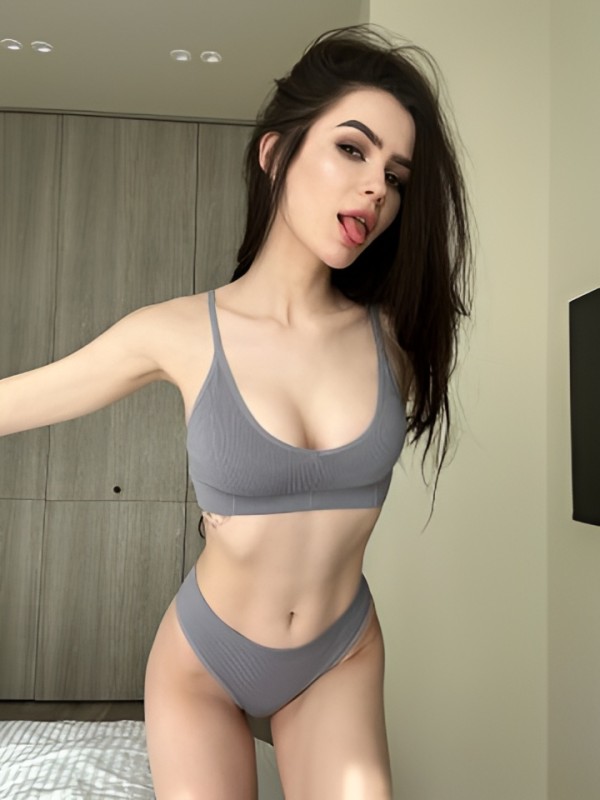 Алена привлекательная девушка из Корсакова цена от 10000 руб