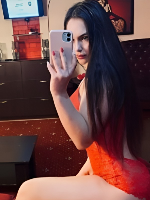 Элина привлекательная девушка из Корсакова цена от 1500 руб