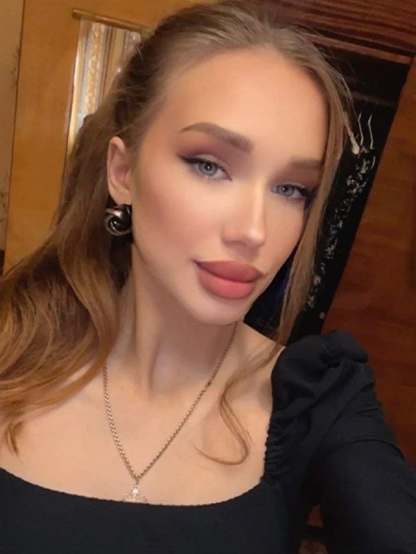 Алиса привлекательная девушка из Корсакова цена от 3000 руб